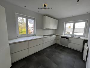Komplett modernisierte 4-Zimmerwohnung mit Südbalkon in Stuttgart-Degerloch – 70597 Stuttgart – Vorschaubild 1