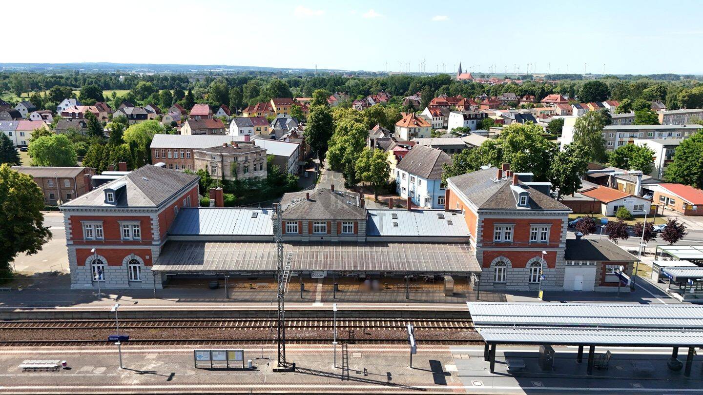 DER BAHNHOF BÜTZOW: WO HISTORISCHE ARCHITEKTUR AUF DIE RENDITE DER ZUKUNFT TRIFFT – Bützow – Vorschaubild 6