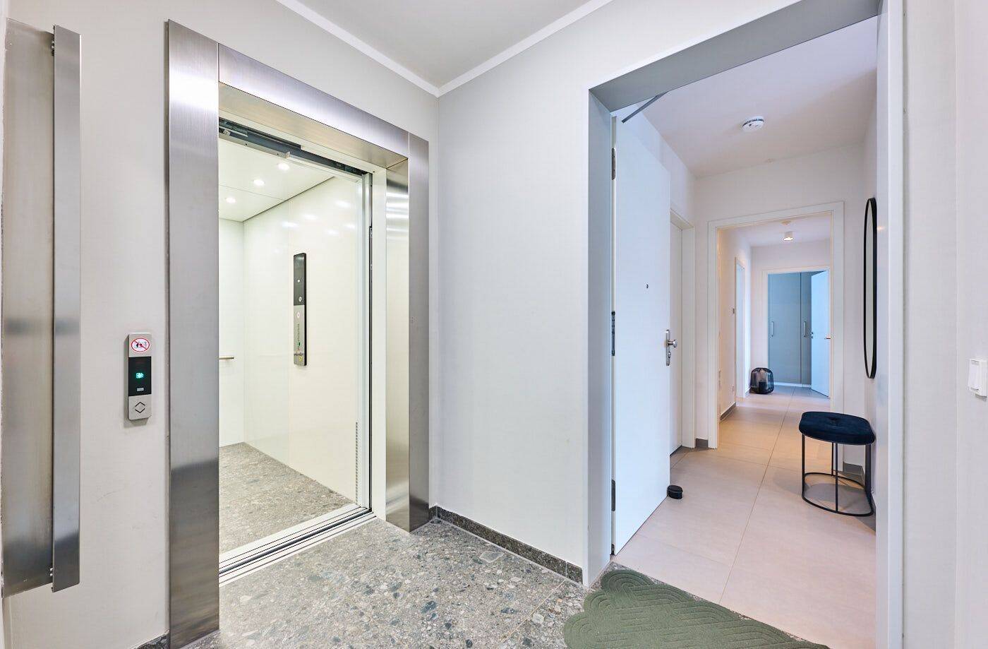 Hochwertige 4-Zimmer-Wohnung mit Penthouse-Atmosphäre - durchdacht statt Standard – München – Vorschaubild 2