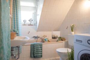 Wunderschöne, kleine Wohnung - komplett renoviert mit sehr großem Balkon und Blick ins Grüne – 47119 Duisburg – Vorschaubild 5