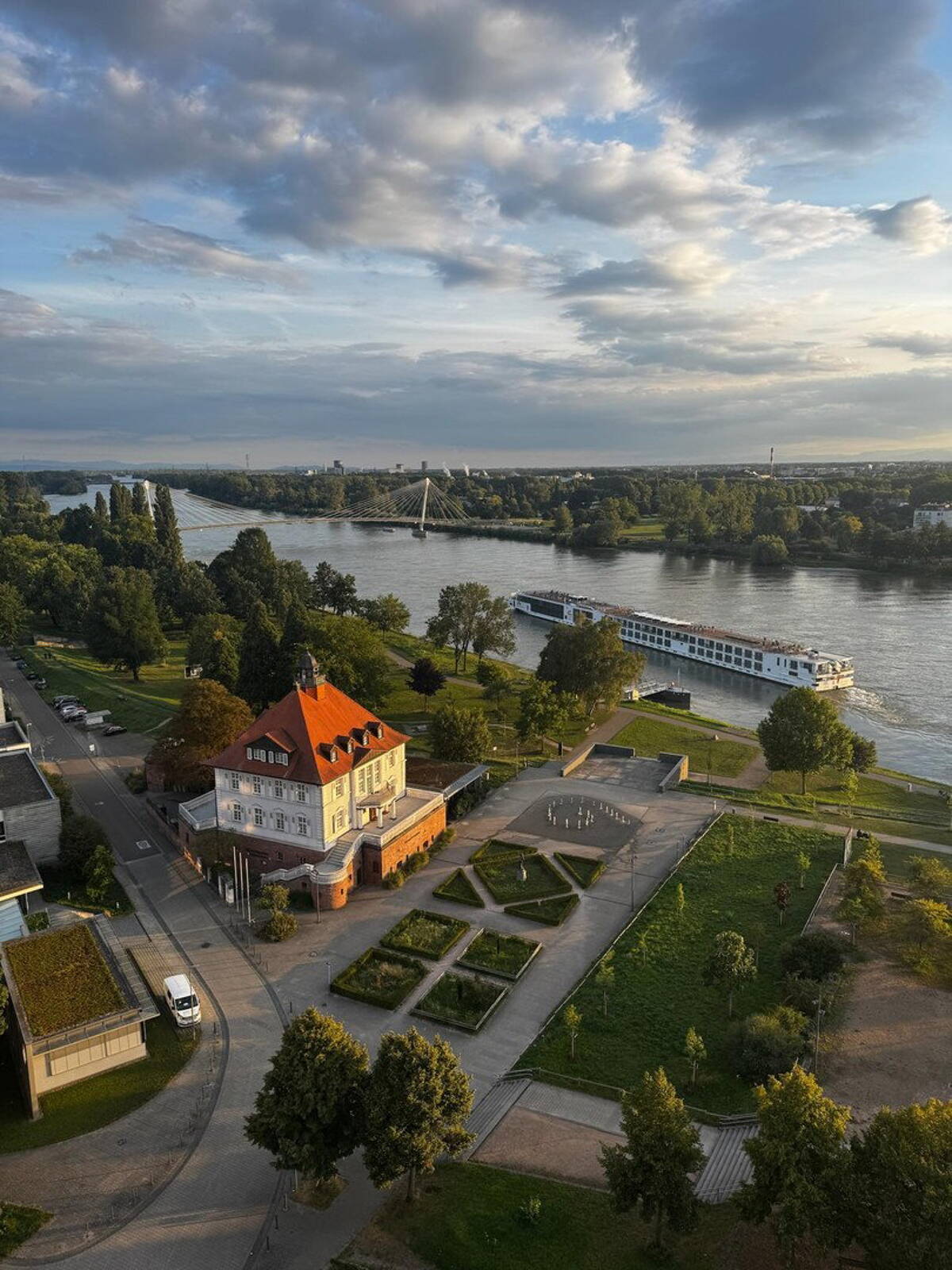 Panoramablick Rhein und Strassbourg / Rendite 5% – 77694 Kehl – Bild 1 von 2