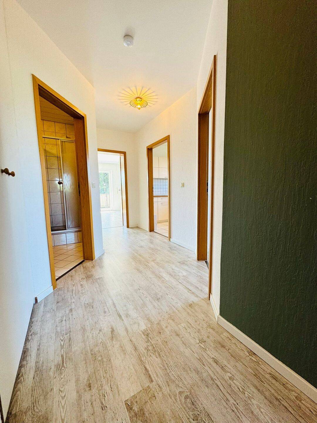 ++ MIETWOHNUNG: Lichtdurchflutete 3 Zimmer mit Balkon und Grünblick! ++ – Bedburg – Vorschaubild 2