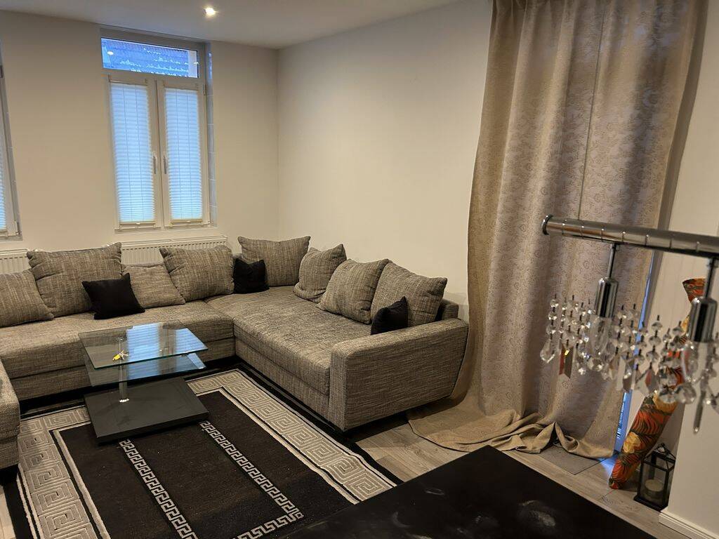 Gut geschnittene 2-Zimmer-OG-Wohnung mit Balkon!