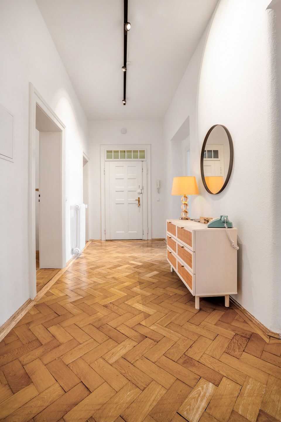 Charmante Stil-Altbauwohnung mit großem Balkon. Zeitlose Schönheit & echtes Wohngefühl. – München – Vorschaubild 8