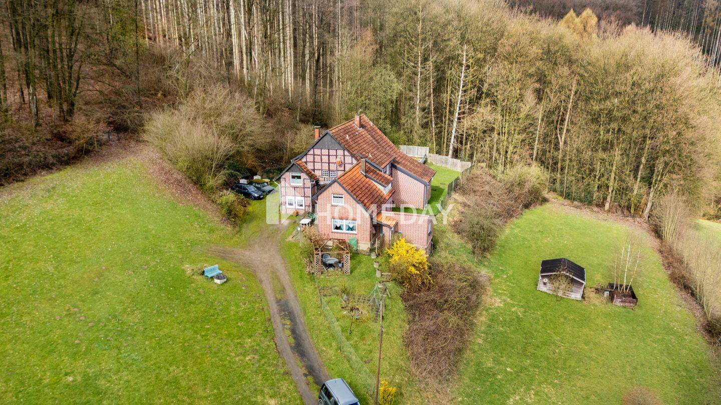 Historisches Wohnhaus mit großzügigem Grundstück und vielseitigen Nutzungsmöglichkeiten – Vlotho – Bild 1 von 9