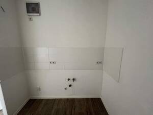 Sanierte 3-Zimmer-Wohnung mit Balkon und EBK auf Wunsch! – 8062 Zwickau – Vorschaubild 4
