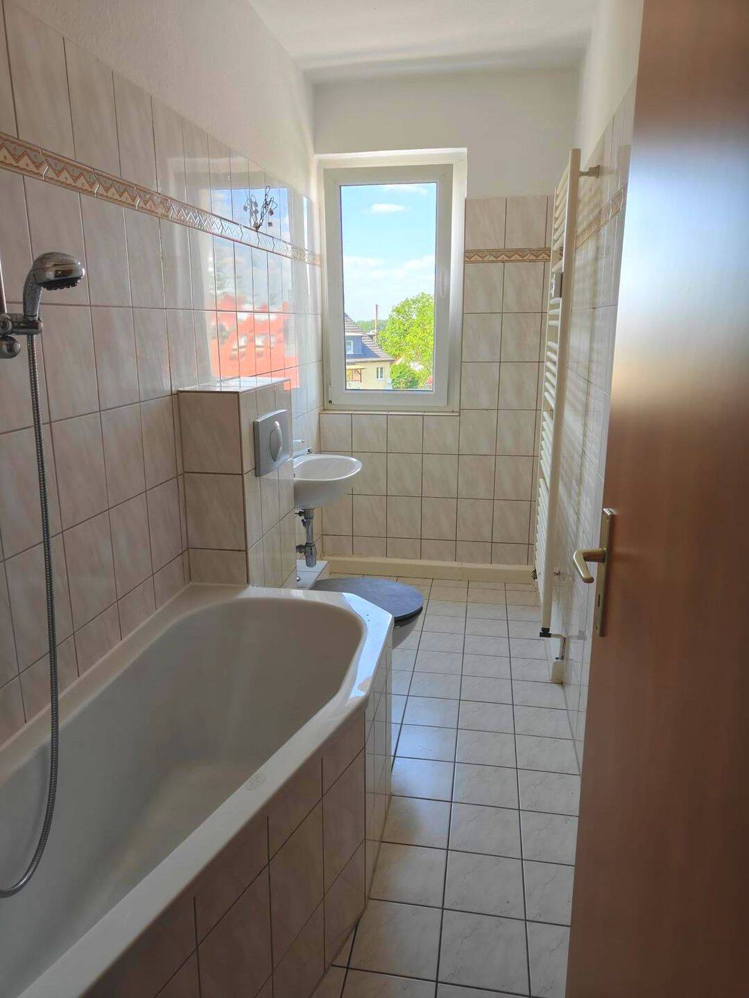 Frisch renovierte 1 Raum Wohnung in ruhiger Lage – nur 300 m zum Bahnhof Vieselbach – Erfurt – Vorschaubild 4