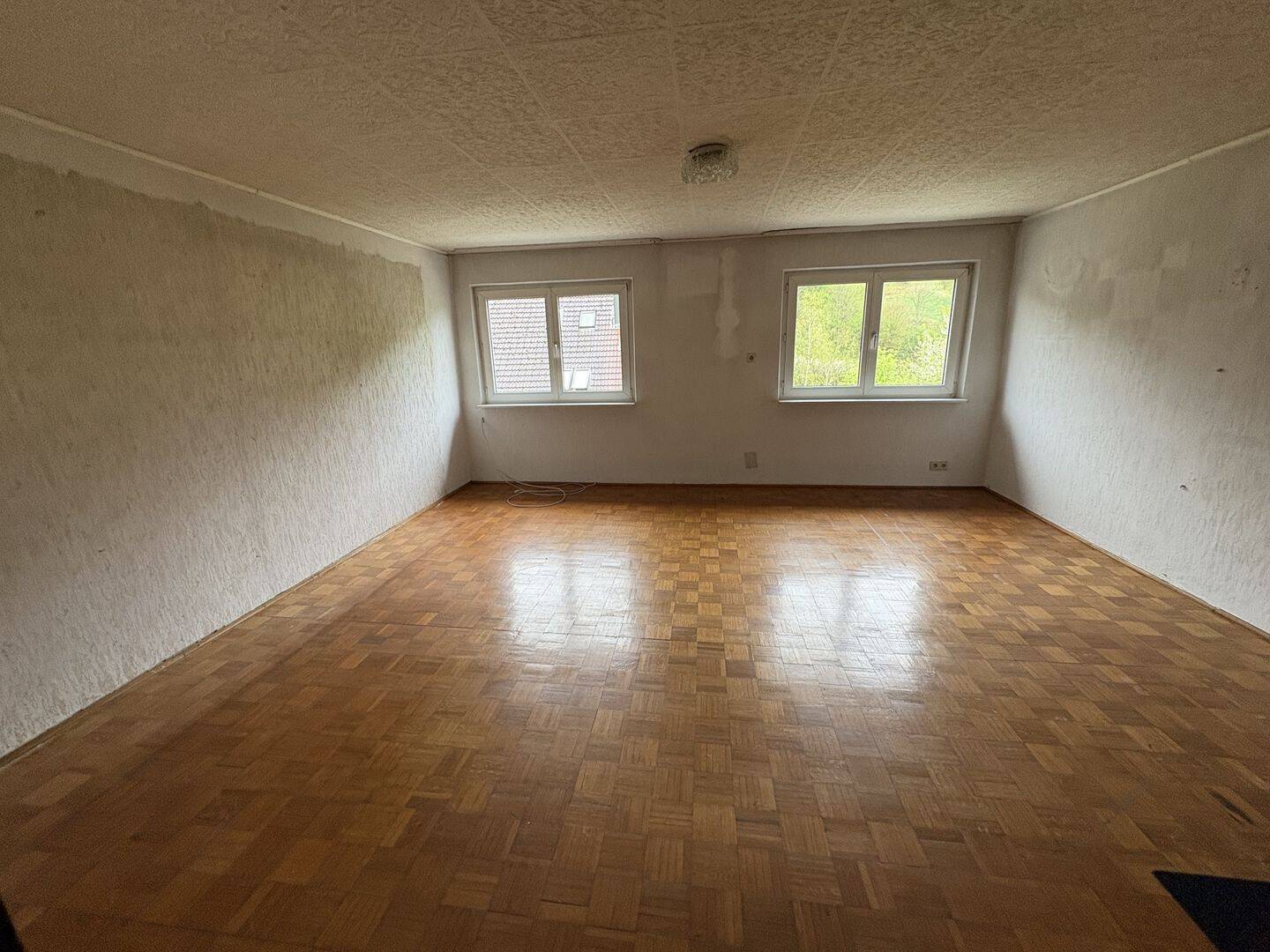 Sanierungsbedürftiges Mehrfamilienhaus in Etzelwang