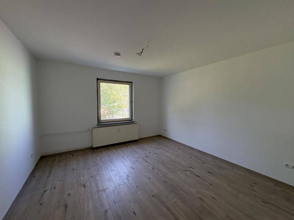 Helle 3-Zimmer-Erdgeschosswohnung in Bremerhaven 55,93 m², Balkon, Badfenster – Bremerhaven – Vorschaubild 3