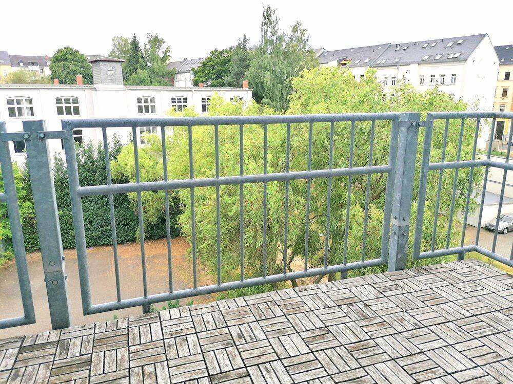 !! 3-Zimmer-Wohnung mit Einbauküche, Balkon und PKW-Stellplätzen !! – Chemnitz – Vorschaubild 3