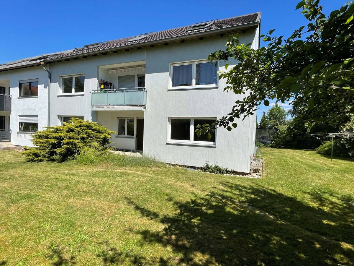Von steigenden Mietpreisen profitieren: Mehrfamilienwohnhaus mit 6 Wohneinheiten - 2 Wohnungen frei beziehbar! – 93051 Regensburg – Bild 1 von 9