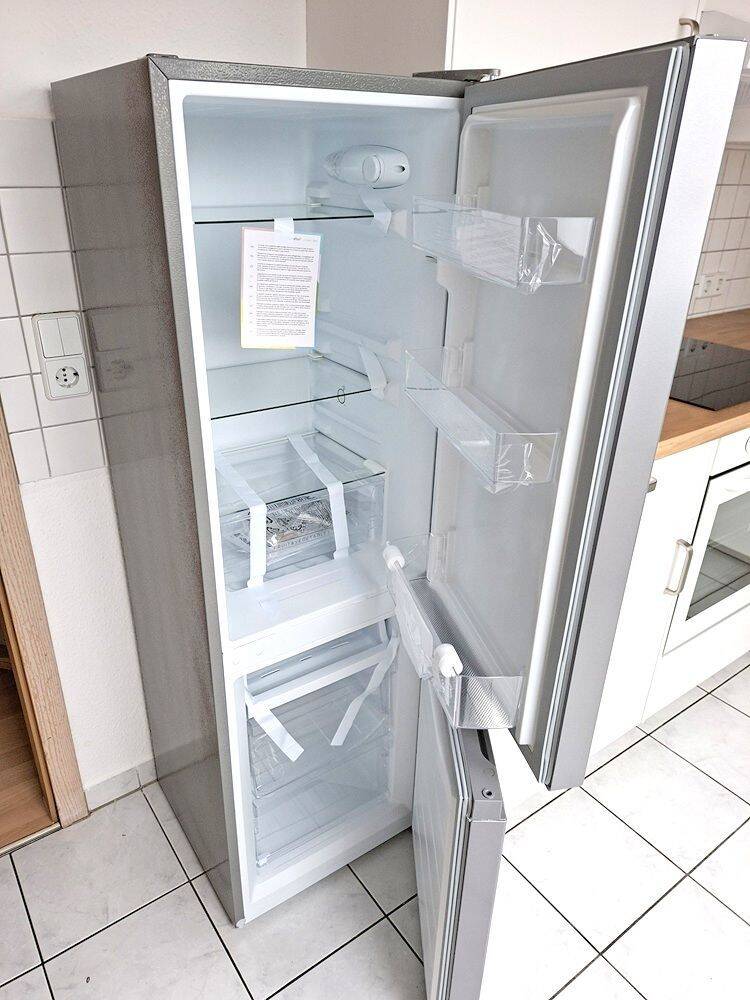 !! NEUE Einbauküche, 2-Zimmer-Dachgeschosswohnung mit Aufzug und Laminat, Nähe Hauptbahnhof !! – Chemnitz – Vorschaubild 3