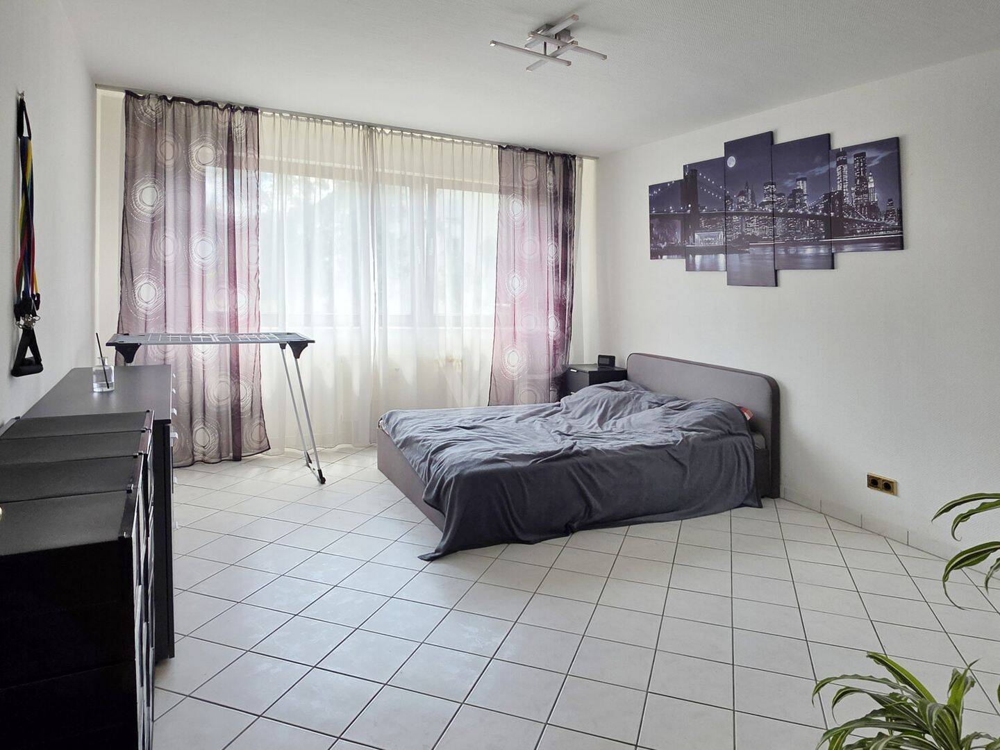 VON POLL - BAD HOMBURG: Kapitalanleger aufgepasst - Vermietete, zentrale 2 Zimmer Wohnung mit Balkon – Bad Homburg vor der Höhe – Vorschaubild 3