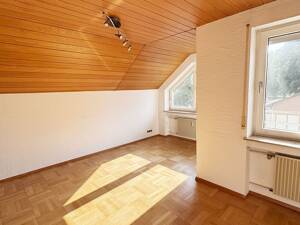 Erstbezug nach Renovierung: Großzügige 4-Zimmer-Wohnung mit Westbalkon & Dachboden – 89079 Ulm – Vorschaubild 3