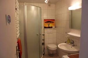 FRANKFURT-ESCHERSHEIM: SCHICKE ZWEI-ZIMMER-EIGENTUMSWOHNUNG IN GEPFLEGTEN MEHRFAMILIENHAUS – 60431 Frankfurt am Main – Vorschaubild 5