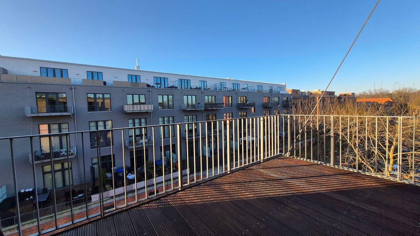 Helles, großes, modernes Loft mit Balkon in Wassernähe – Berlin – Bild 1 von 9