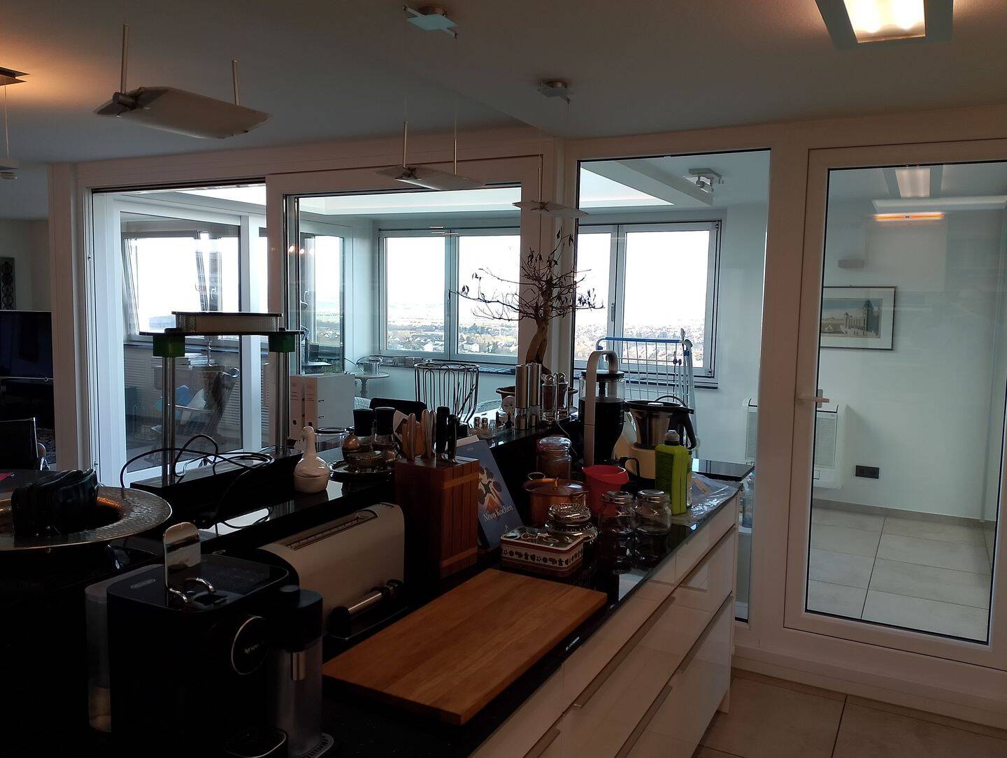 Luxuriöses Penthouse mit 3 Zimmern und beheizbaren Wintergarten / Balkon in Stuttgart-Asemwald – Stuttgart – Vorschaubild 2
