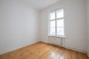 Bezugsfrei in Friedrichshain: Charmante Wohnung in zentraler Wohnlage, nahe Karl-Marx-Allee, Loggia – 10249 Berlin – Vorschaubild 2
