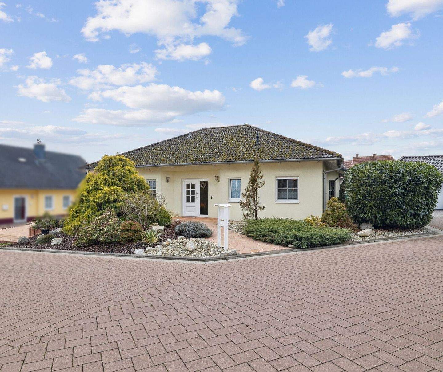 Wohnen auf einer Ebene - Bungalow in attraktiver Wohnlage – Homburg – Bild 1 von 9