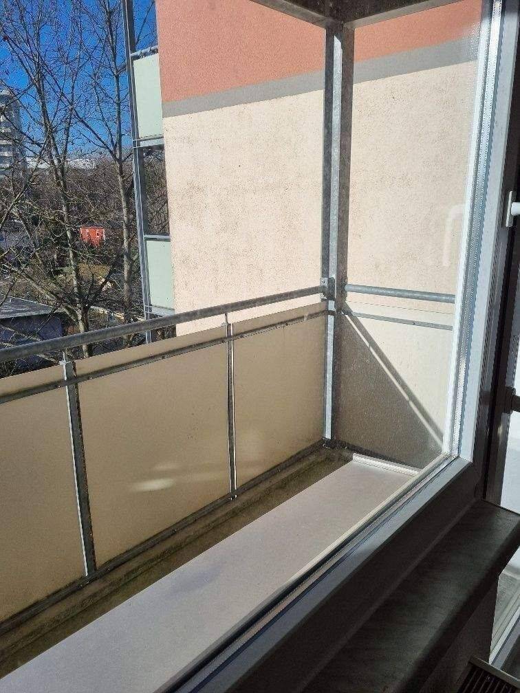 Große 4 Raumwohnung mit 2 Bädern und 2 Balkonen zum Wohlfühlen – Chemnitz – Vorschaubild 3