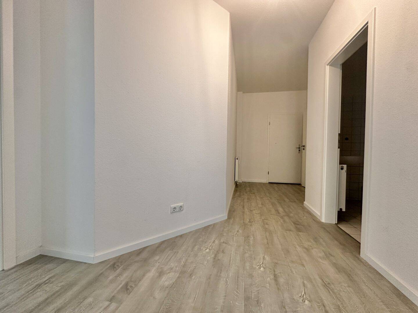 Gut geschnittene 2-Raumwohnung mit Balkon für Kapitalanleger – Dresden – Vorschaubild 5