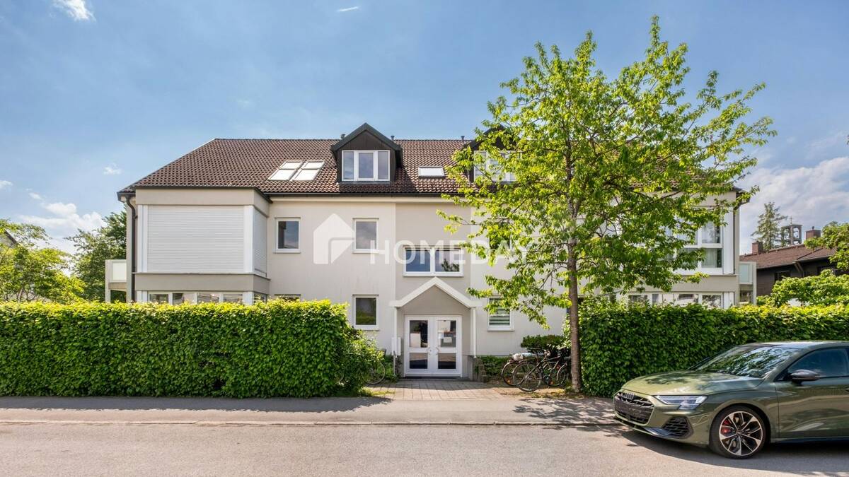 Sofort verfügbar: Charmante Erdgeschosswohnung mit Terrasse und Tiefgarage – 81827 München – Bild 1 von 9