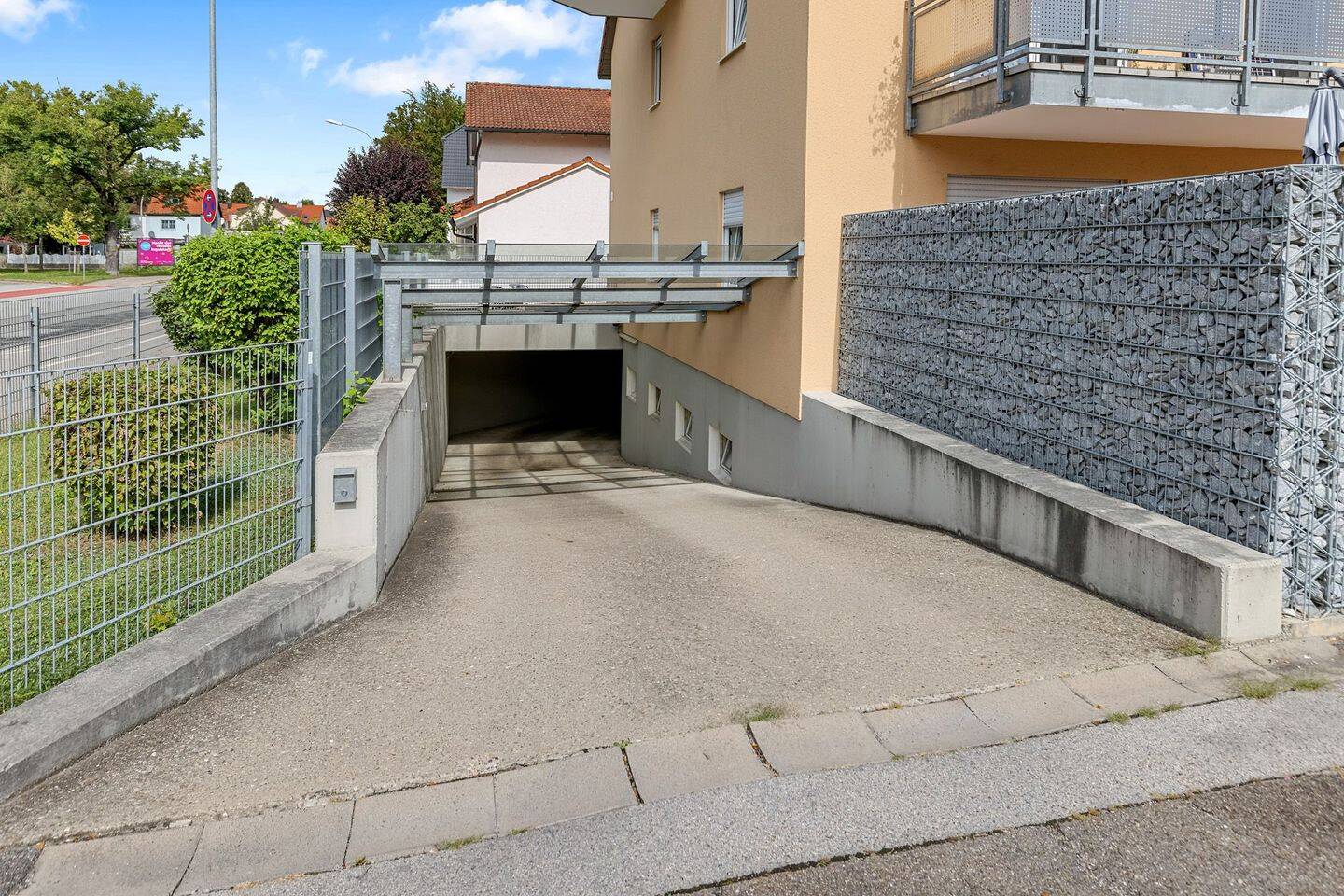 Dachgeschosswohnung in zentrumsnaher Lage des Ingolstädter Südosten inkl. TG-Stellplatz und EBK! – Ingolstadt – Vorschaubild 3