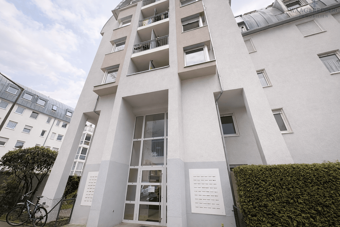 Attraktive 2-Zimmer-Wohnung mit Wintergarten in zentraler Lage von Fürth - ideale Kapitalanlage