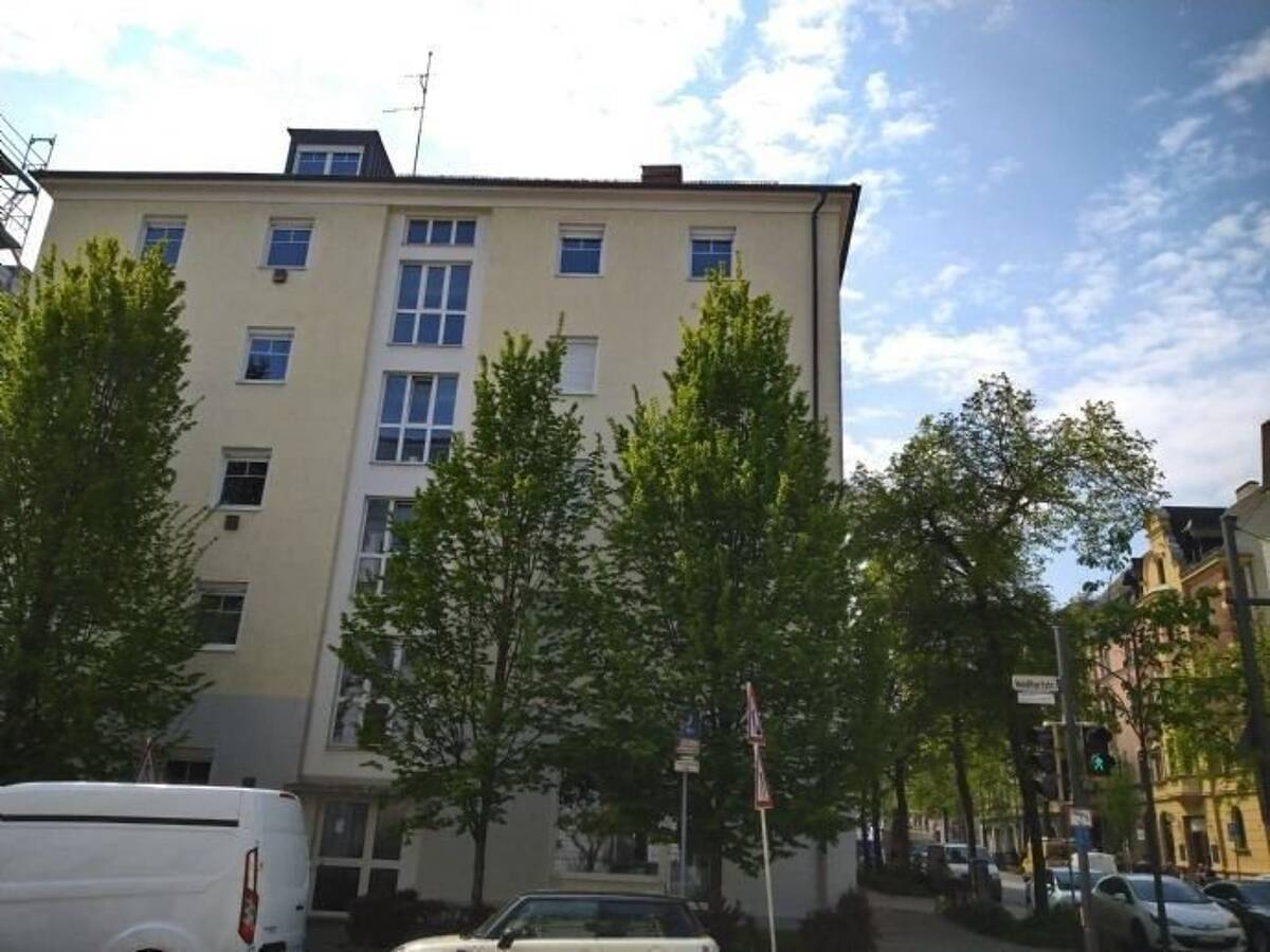 1 WG-Zimmer in Frauen-WG – 86159 Augsburg – Bild 1 von 4