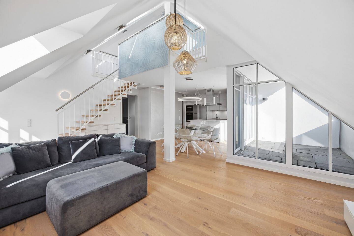 Sonnige 3 Zi.-Dachterrassenwohnung mit 108 m² Wohn-/Nutzfläche auf 2 Ebenen am Siemenspark in Solln – München – Vorschaubild 3