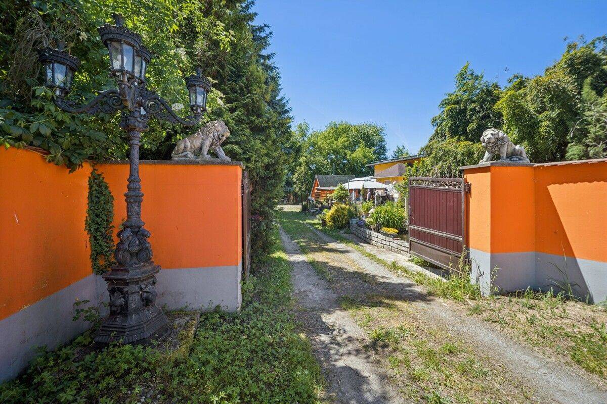 Provisionsfrei - Haus auf großem Grundstück in ruhiger Lage mit Koiteich und PV-Anlage – Bad Liebenwerda – Vorschaubild 2