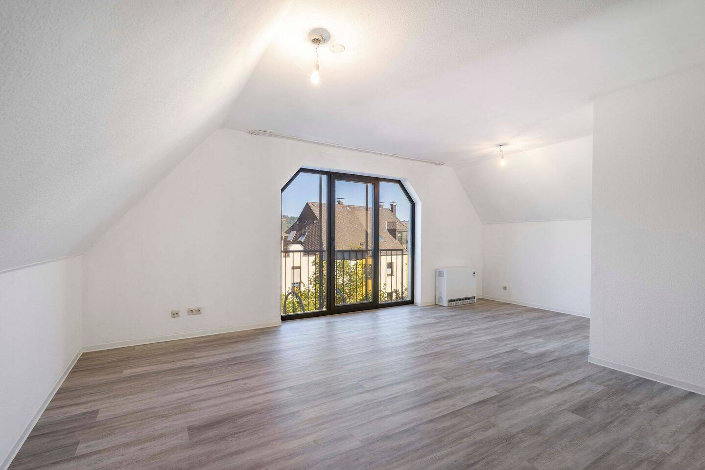 Trier-Heiligkreuz: Charmante 2 ZKB-Wohnung mit ca. 49 m² WFL, Dachterrasse und TG-Stellplatz – Trier – Vorschaubild 2