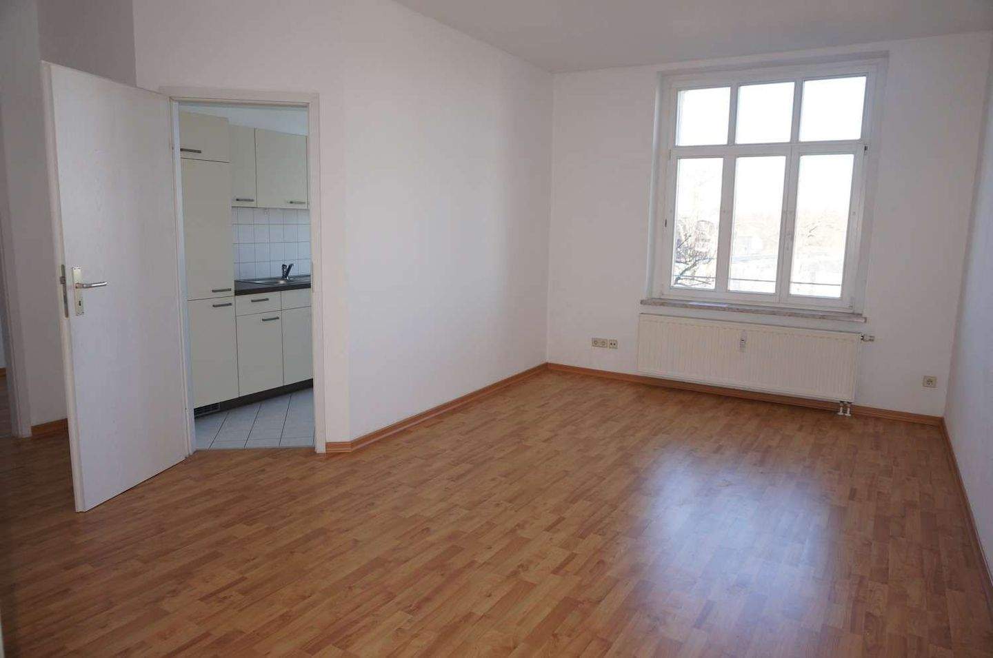 2. OG - Helle 2-Zi.-Whg. mit Wanne und Lift ! frei ab 1.4.26