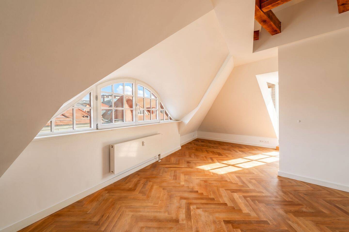 Großzügiges Dachgeschoss-Loft mit Galerie und Gäste-Suite im Herzen Potsdams – Potsdam – Vorschaubild 2