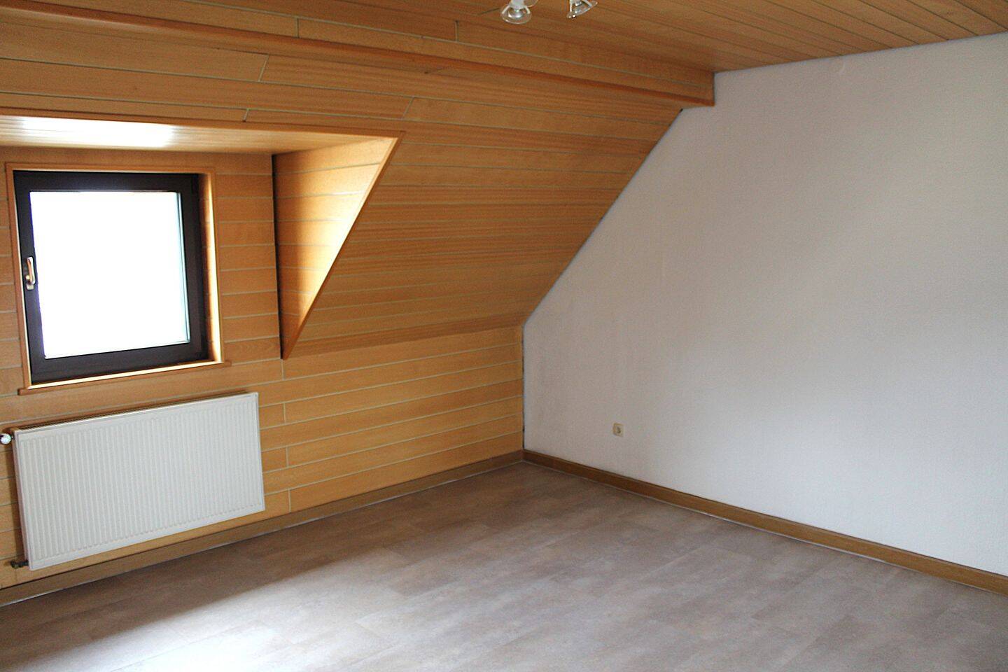 Aschaffenburg – Damm: 2 ZKB mit Balkon zu vermieten