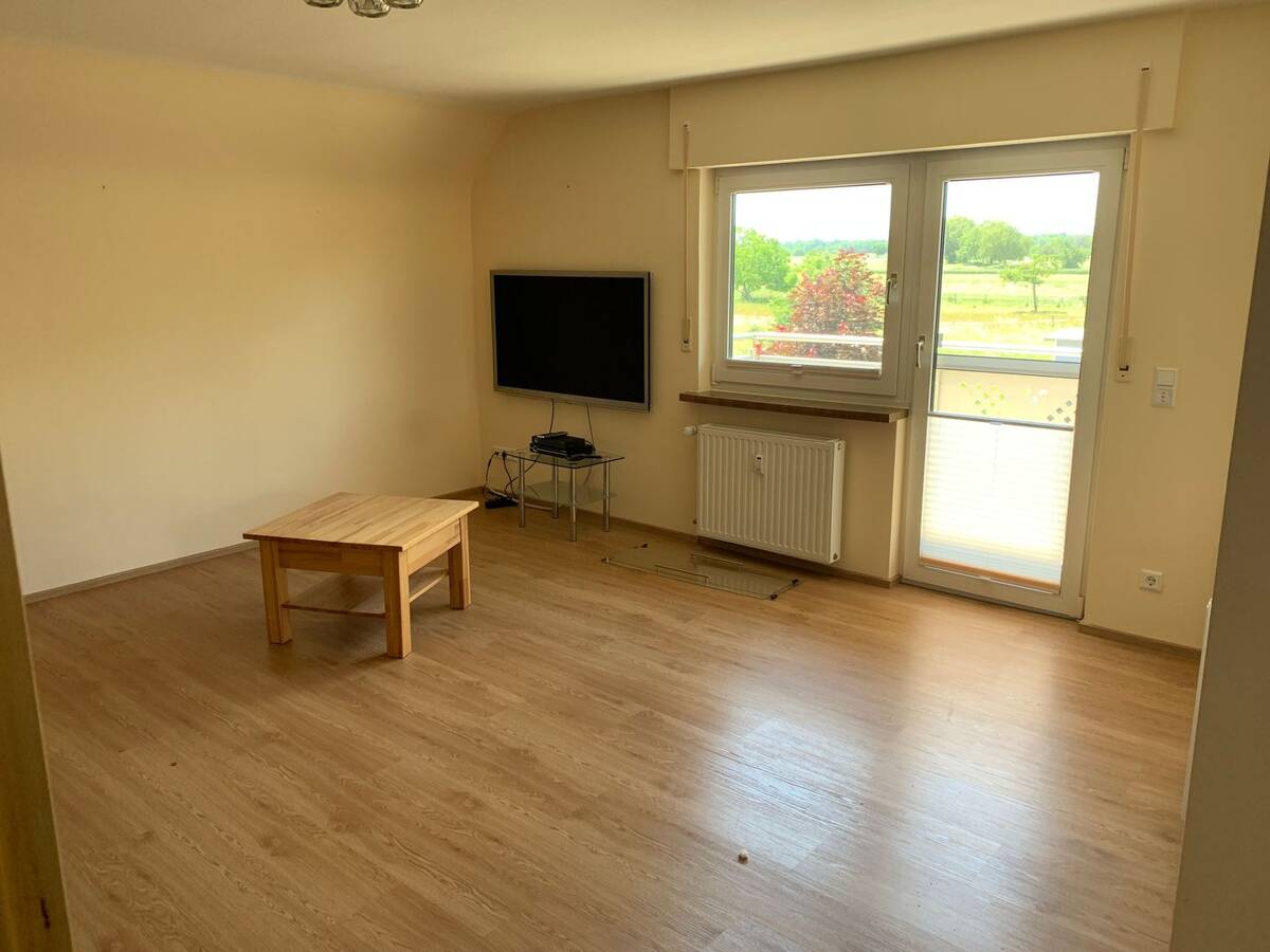 Schöne 3-Zimmer-Wohnung mit Balkon in ruhiger Lage von Rheinhausen im Breisgau. – 79365 Rheinhausen – Bild 1 von 9