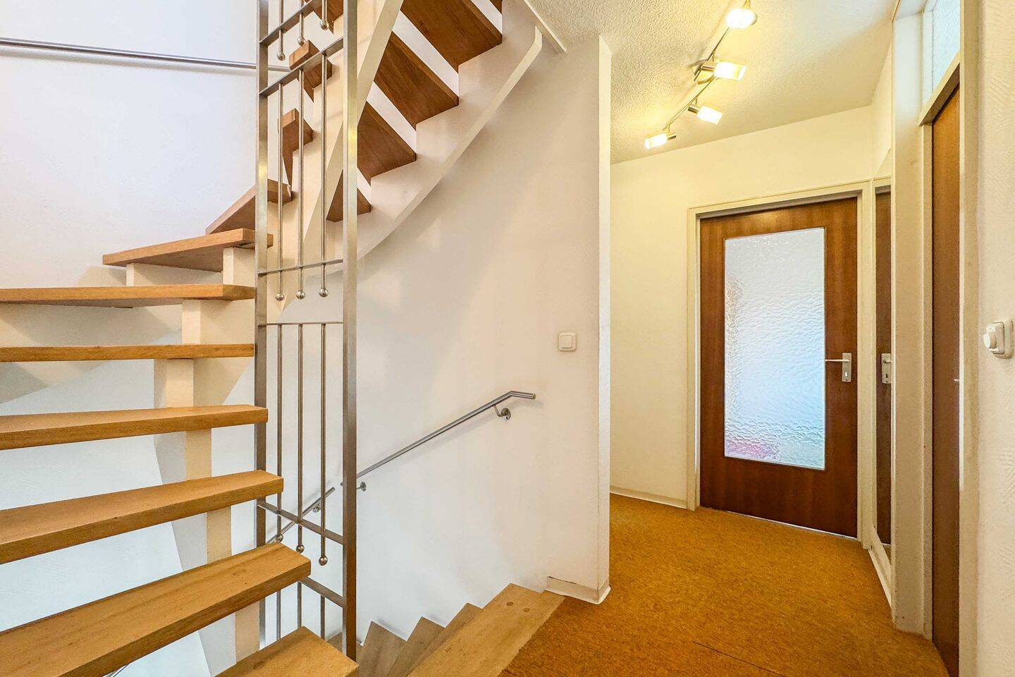 Gepflegtes Reihenmittelhaus mit Garten in ruhiger Lage von Nürnberg-Laufamholz – Nürnberg – Vorschaubild 8