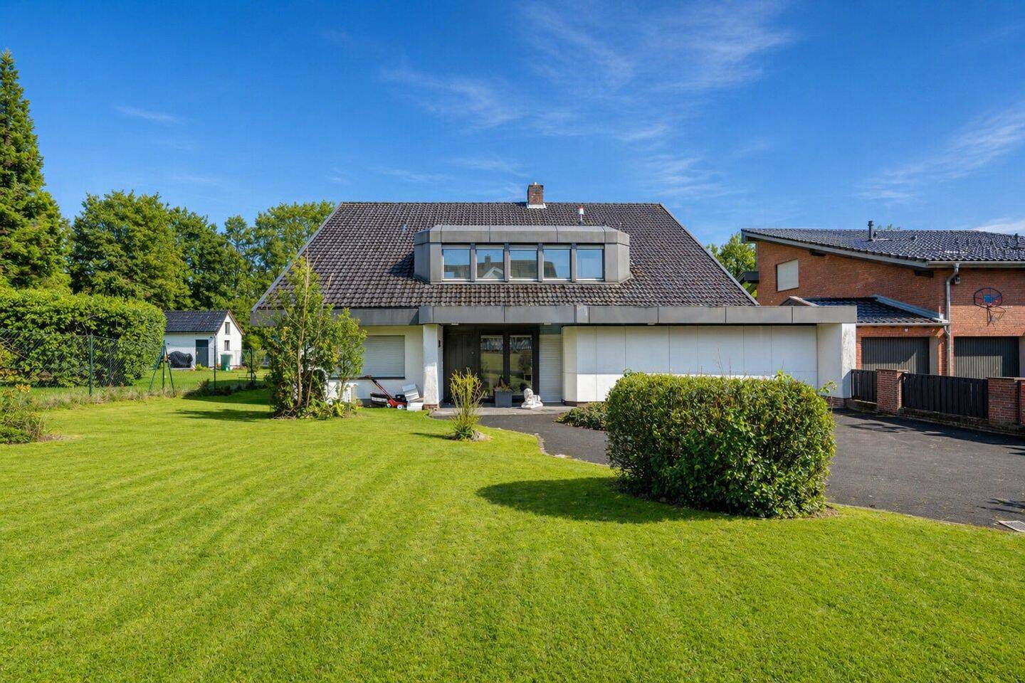 Doppelte Chance im Grünen - Wohnen mit Pool & Bauen am Waldrand – Lohmar – Bild 1 von 9