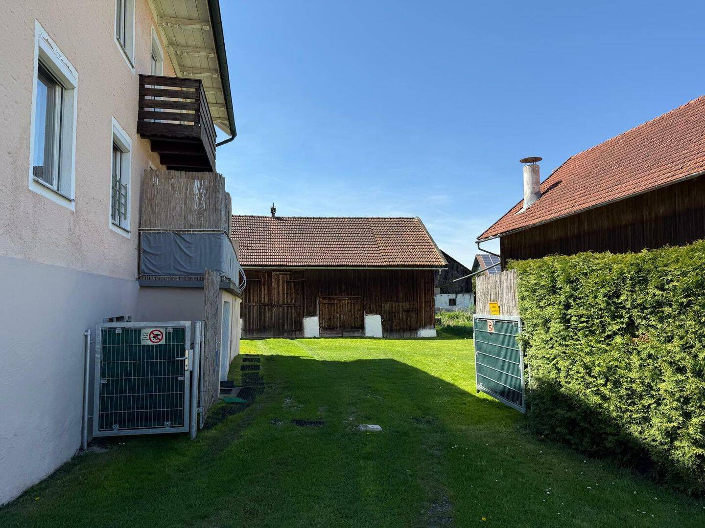 Geräumiges Anwesen ideal für Selbstversorgung und individuelle Entfaltung. – Aidenbach – Bild 1 von 4