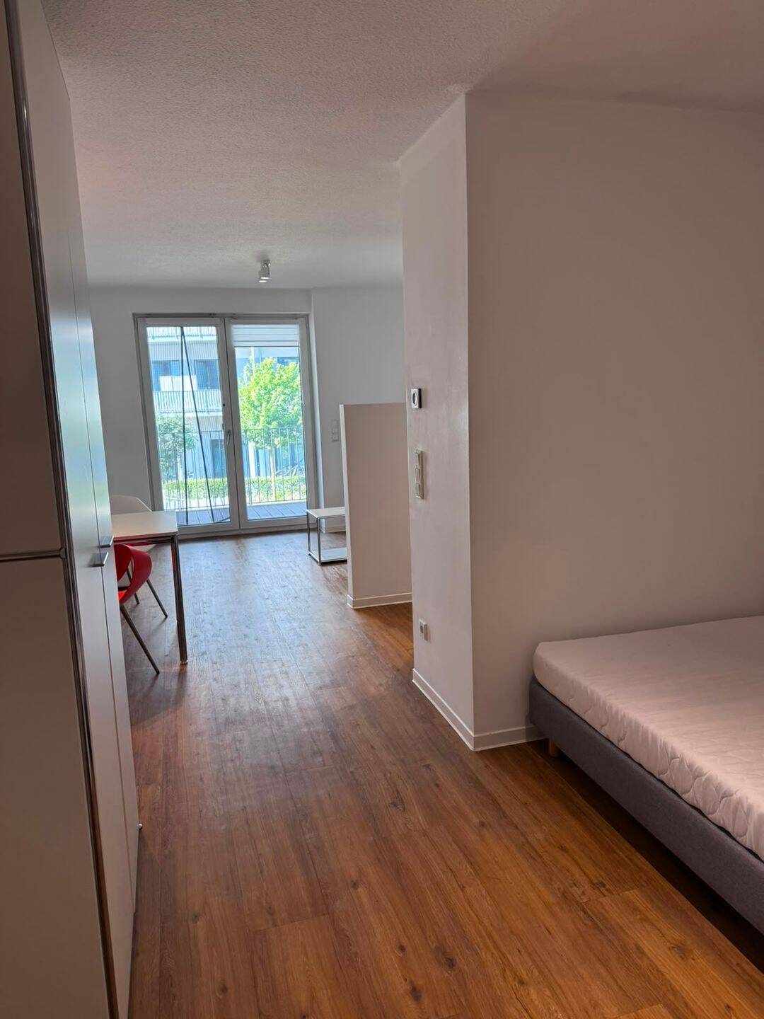 Ab sofort - gut geschnittene, möblierte 1-Zimmer-Wohnung mit Balkon – Nürnberg – Bild 1 von 9