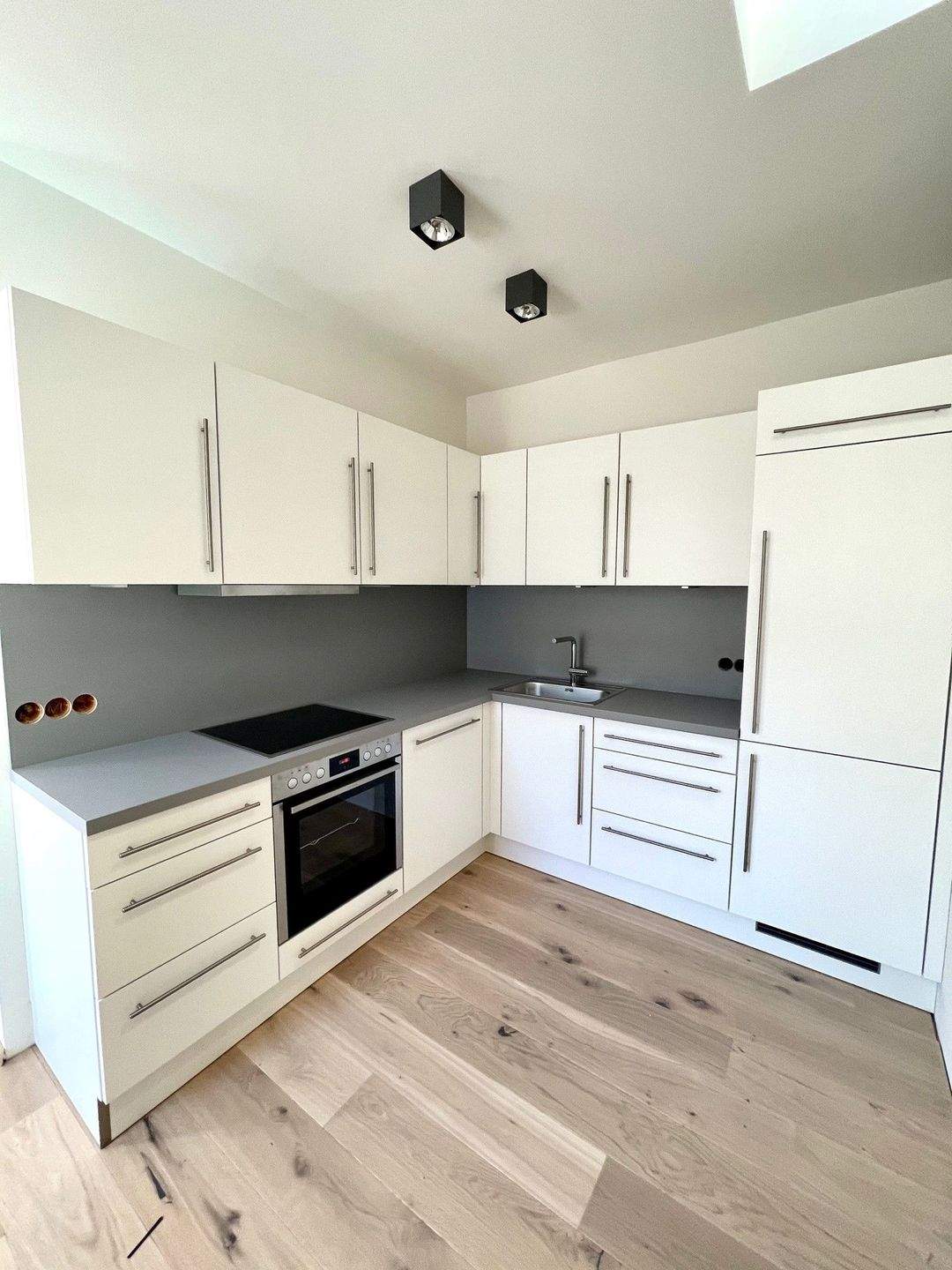EXKLUSIVE DESIGNERWOHNUNG im Rückgebäude mit Wow-Faktor, EBK & Stellplatz in der Nordstadt** – Nürnberg – Vorschaubild 3