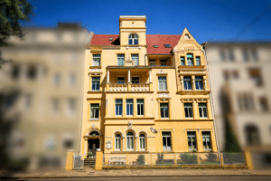Wohnen auf höchstem Niveau in einem ausgezeichnet sanierten Gründerzeithaus in Bremerhaven Mitte – 27568 Bremerhaven – Vorschaubild 3