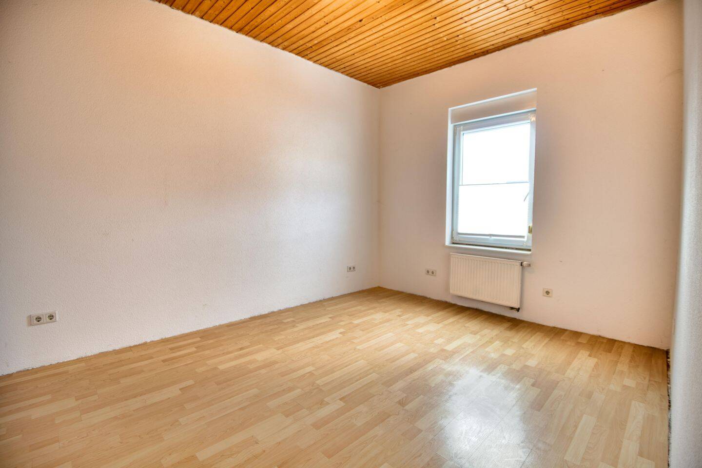 Bezugfsfreie 6 ZKBB mit XL-Panoramaterrasse & Gemeinschaftsgarten | Gepflegtes 2FH mit Garage – Mannheim – Vorschaubild 6