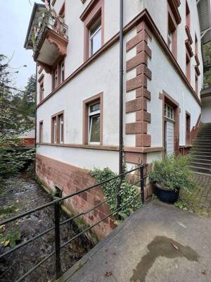 5-Zi-Whg 97qm mit Schlaf+Spiel-Atelier-Galerie (+30qm Grflä.) + 2 Bäder + in Gründerzeit-4-FamHs + GartenWerkstattHaus + Apfelbaumgarten – 79102 Freiburg im Breisgau – Vorschaubild 3