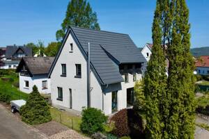 2 Häuser zum sofort einziehen! Moderner Familientraum mit viel Platz in Wesernähe – 32549 Bad Oeynhausen – Vorschaubild 1