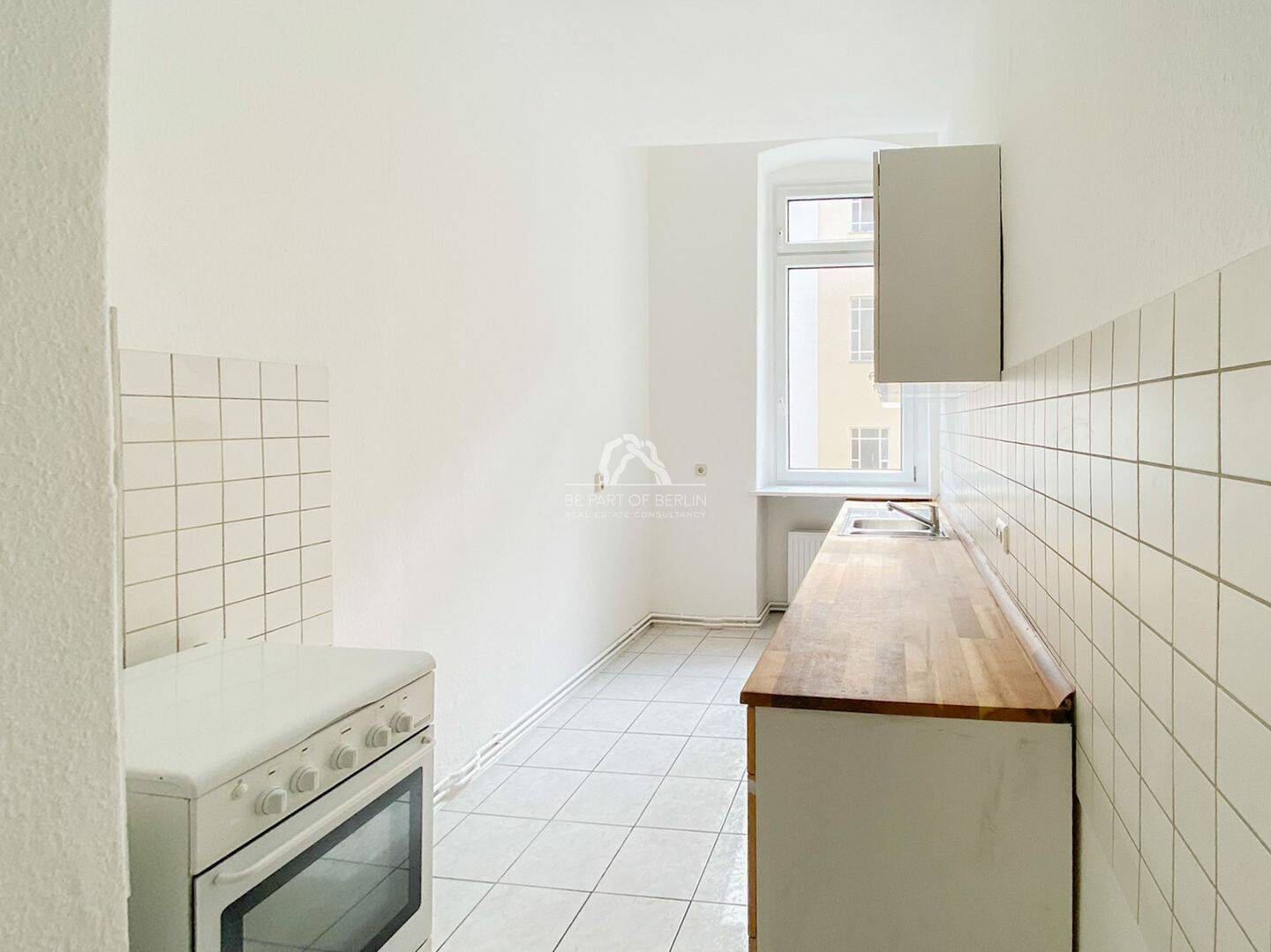 PROVISIONSFREI | ZWEI ZIMMER IN REPRÄSENATIVEM ALTBAU MIT BALKON IM SAMARITERKIEZ | – Berlin – Vorschaubild 3