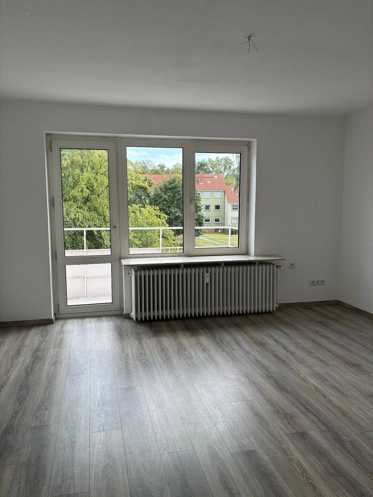 Familienhit mit Balkon und Tageslichtbad - Frisch renovierte 3-Zimmer-Wohnung – 38226 Salzgitter – Bild 1 von 5