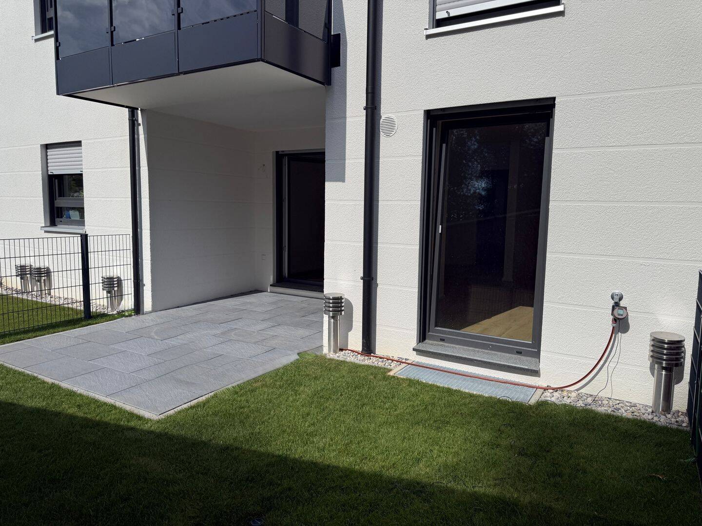 PAF! Neubau! 2-ZKB EG-Whg. mit 11,06 m² Süd-/West-Terrasse, Garten, FBH, elekt. Rollläden., STP!