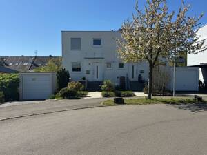 Familienfreundliches Zuhause in Stuttgart-Steckfeld - Doppelhaushälfte mit sonnigen Garten