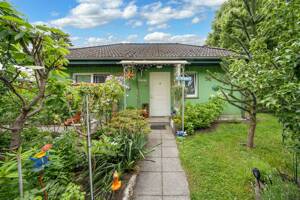 Bungalow mit traumhaftem Gartenidyll, moderner Energietechnik und barrierefreiem Wohnkomfort